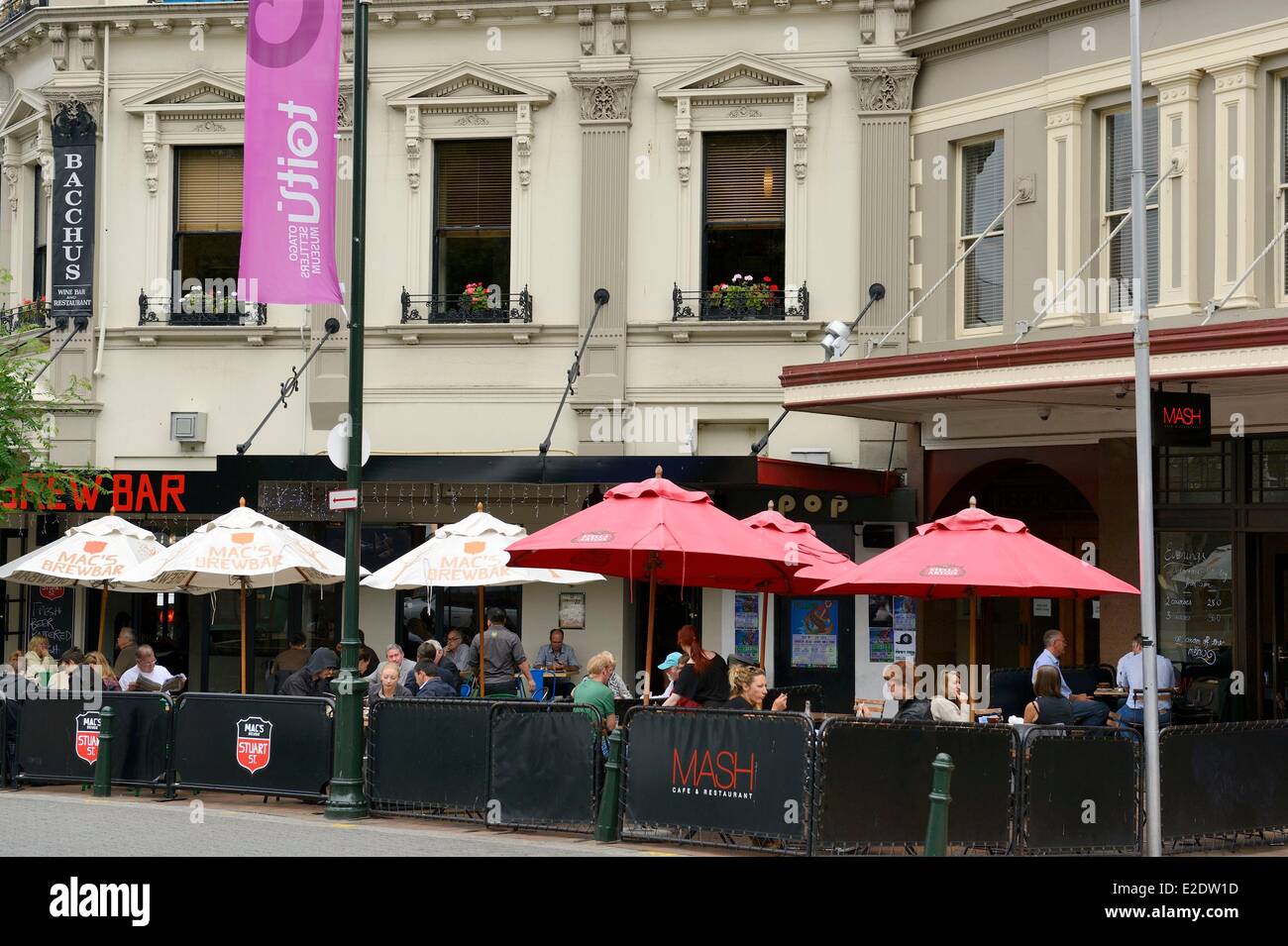 Nouvelle Zélande, île du Sud, région de l'Otago, Dunedin, sur la côte est, fondée en 1848 par des écossais, est surtout connue pour son port pittoresque, quartier animé de la population étudiante et du patrimoine écossais, l'octogone est le centre-ville de Dunedin entouré de bars, restaurants et boutiques Banque D'Images