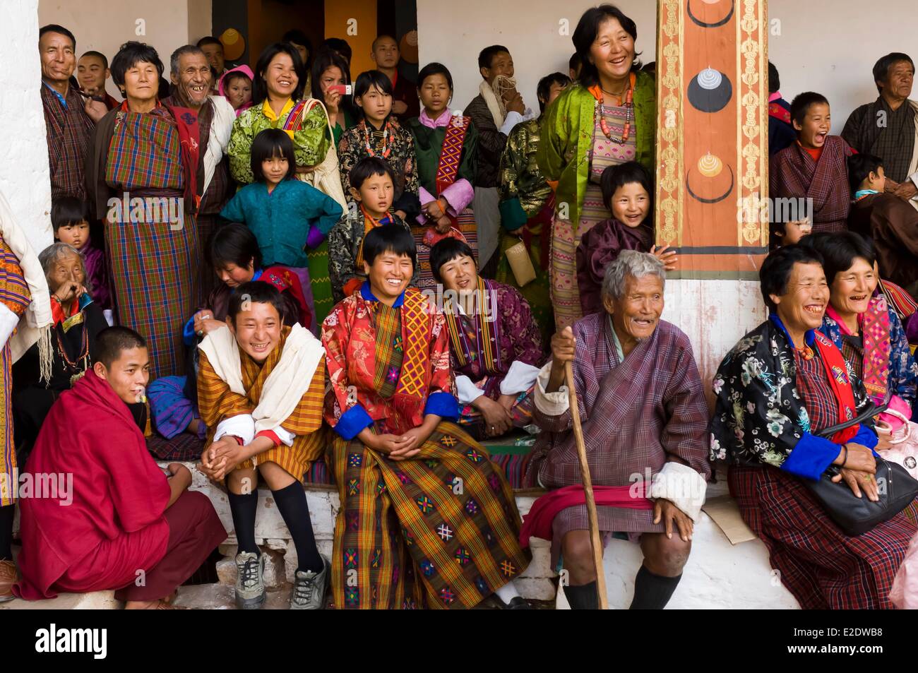 Bhoutan Punakha Dzong ou monastère fortifié ou Tsechu festival annuel de danses masquées dans la cour d'honneur Banque D'Images