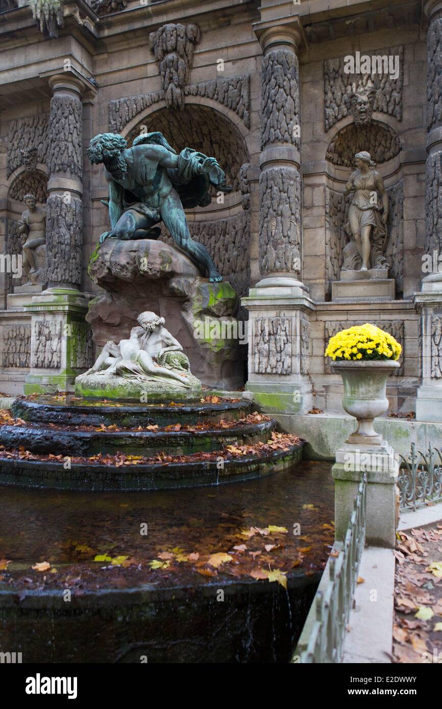 France Paris Jardin du Luxembourg (le jardin du Luxembourg) fontaine Médicis Acis et Galatea fixant sous une roche Banque D'Images