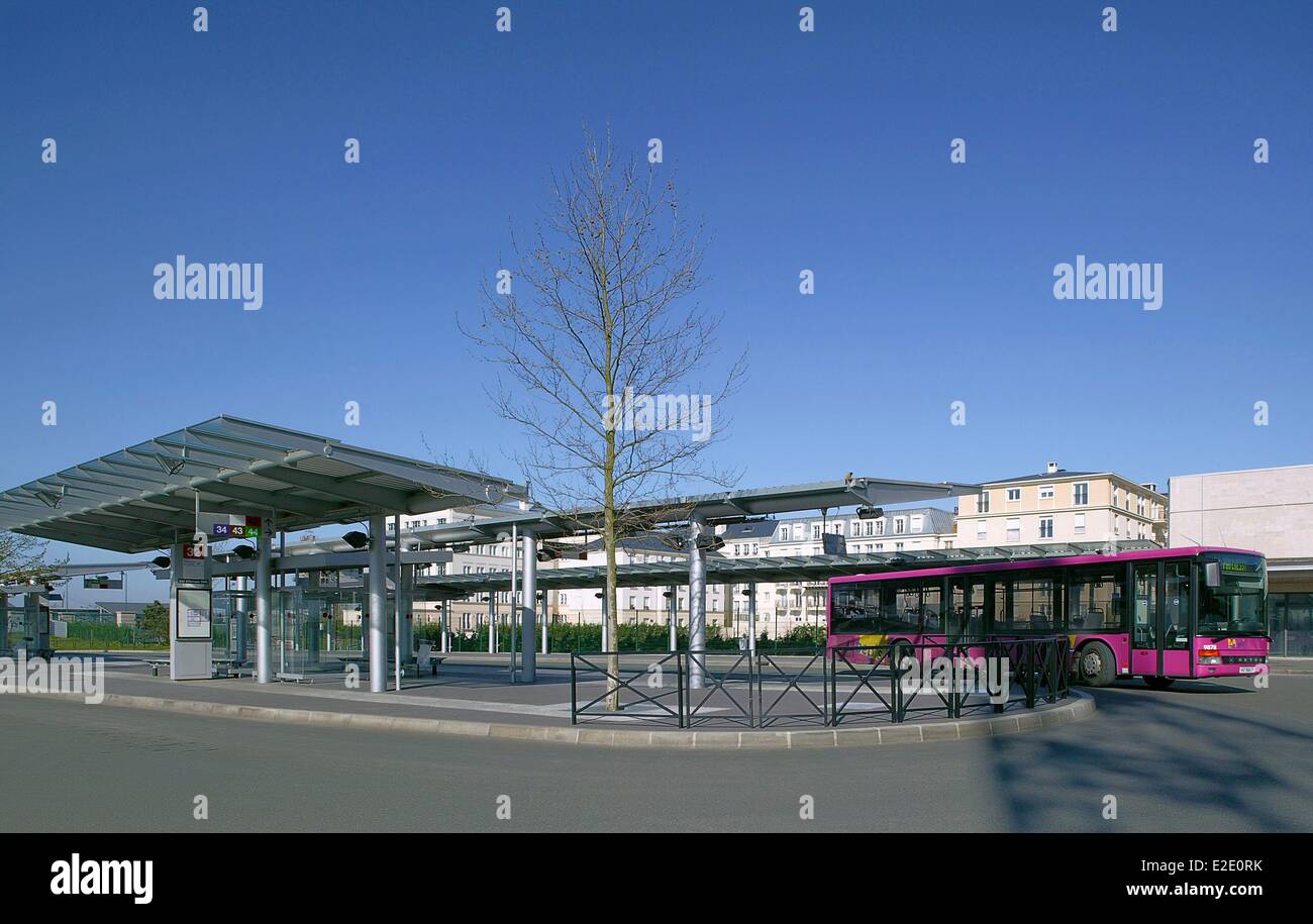 France Seine et Marne Serris bus station Val d'Europe Photo Stock - Alamy