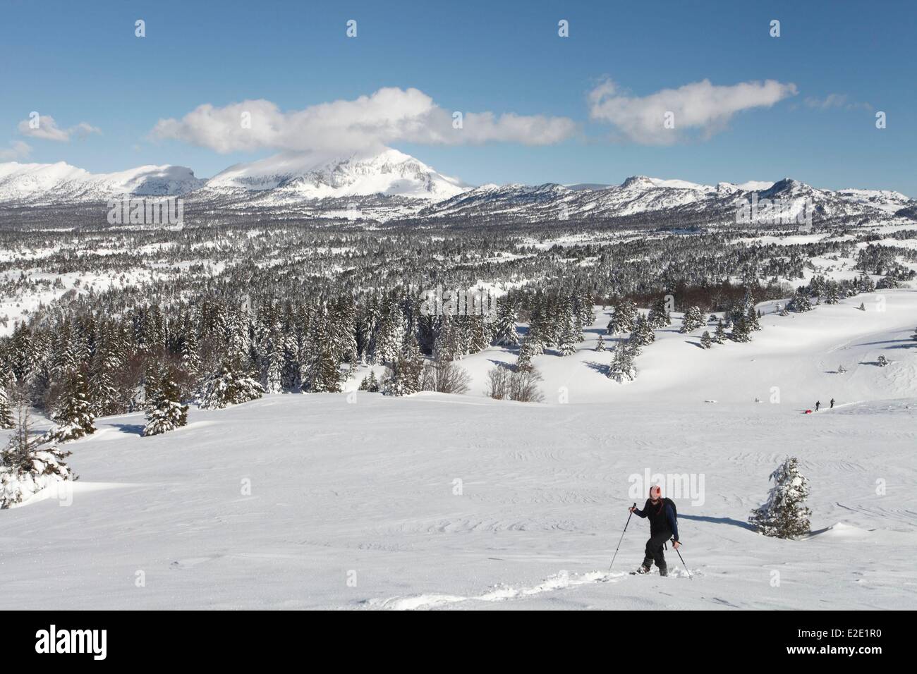 France Drome col du Rousset Vercors réserve naturelle nationale female hiker sur le haut plateau du Vercors Banque D'Images