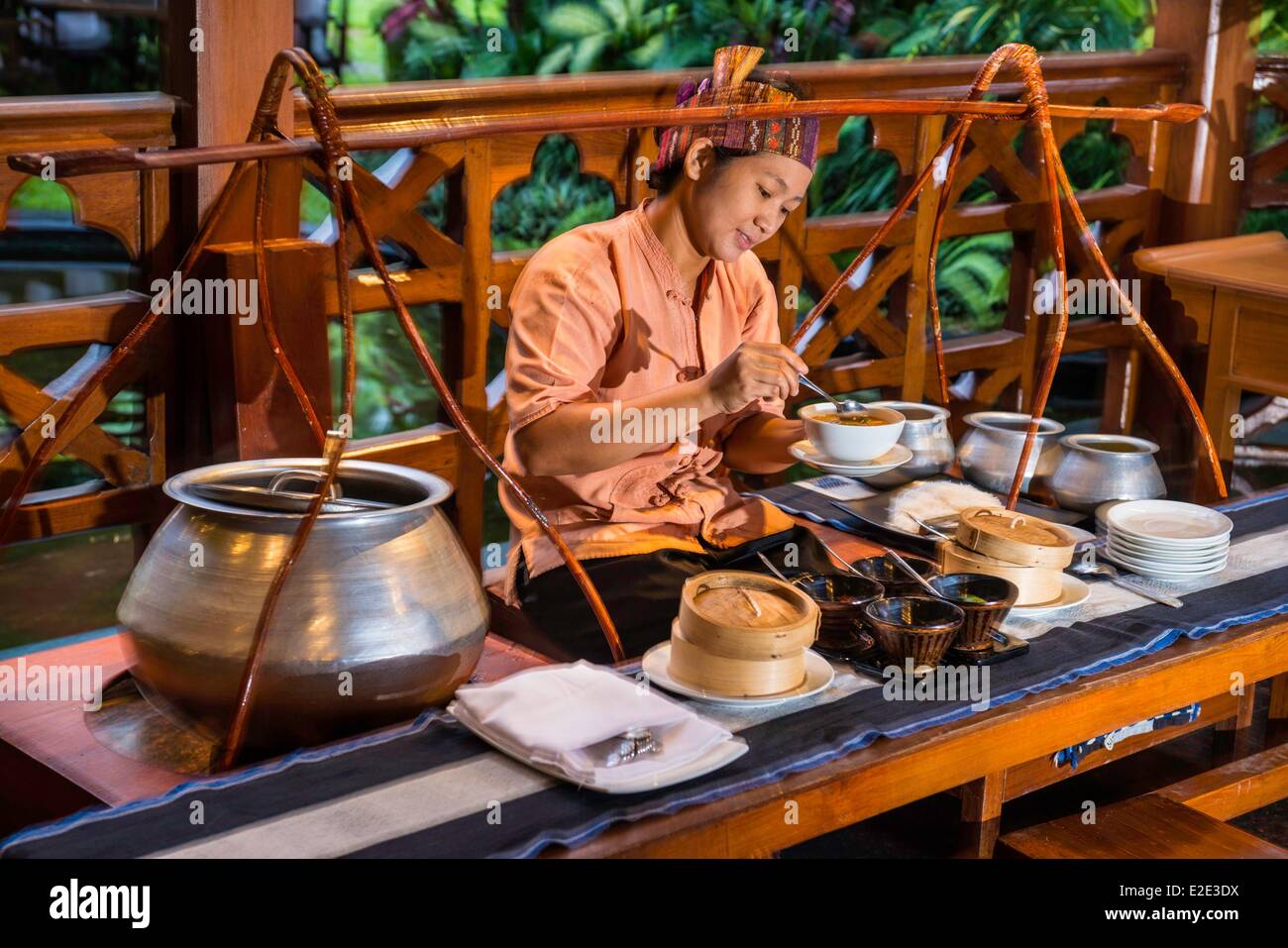 Myanmar (Birmanie) division de Yangon Yangon Gouverneur Residence hôtel birmans traditionnels soupes Banque D'Images