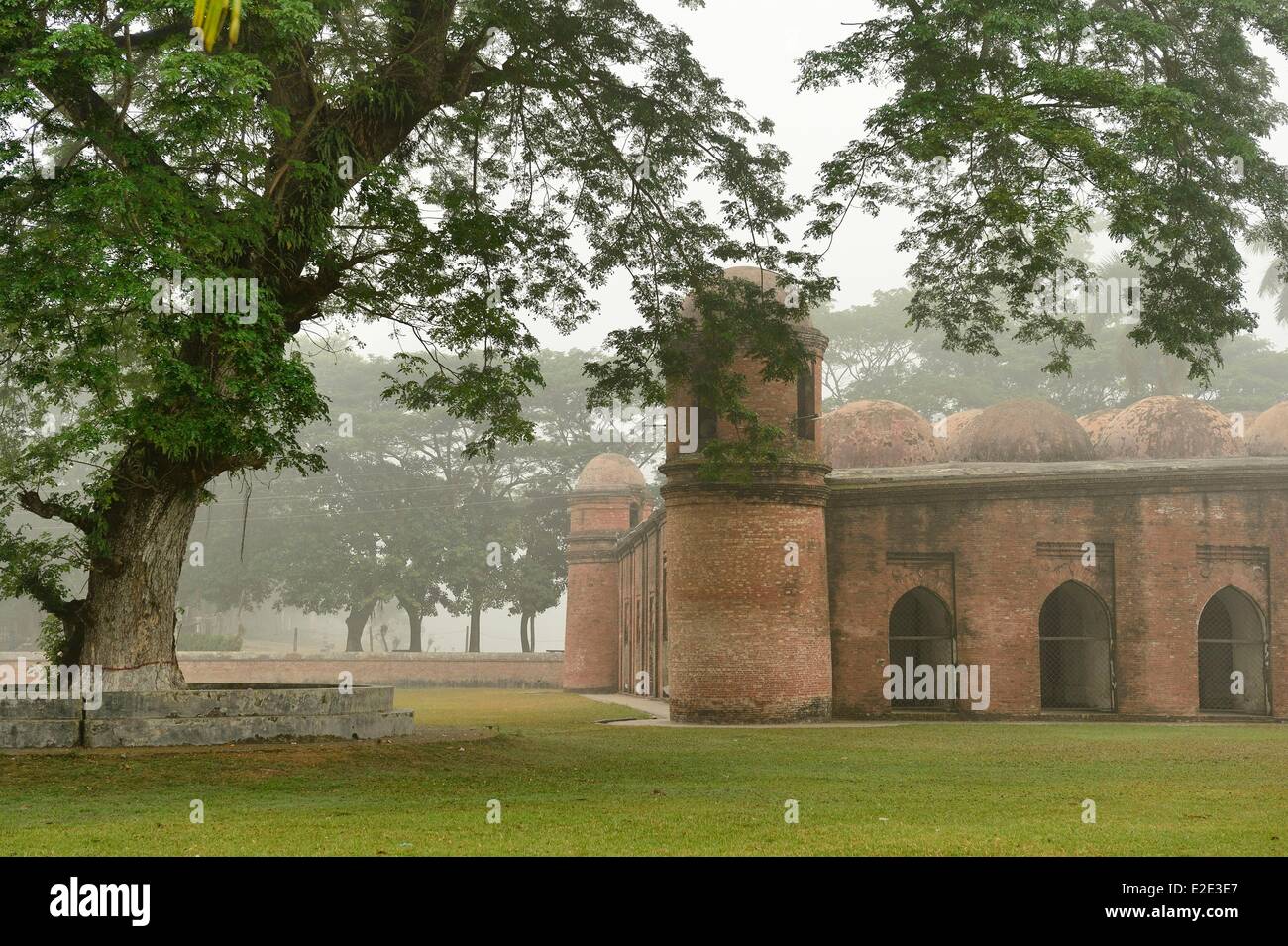 Le Bangladesh la mosquée de Bagerhat Ville inscrite au Patrimoine Mondial de l'UNESCO est une ville perdue à l'origine connu comme Banque D'Images