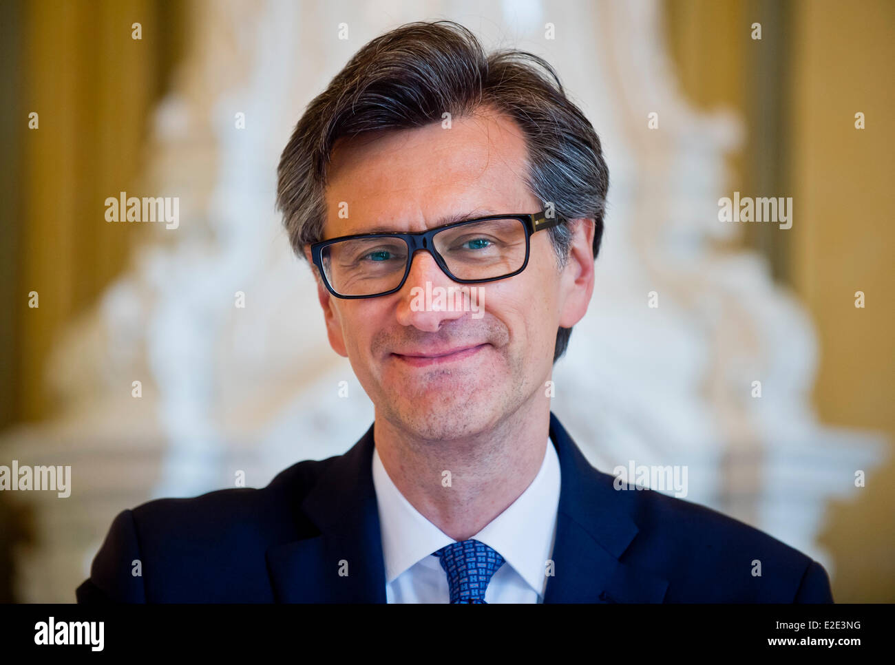 L'ambassadeur de France Jean-Pierre Asvazadourian est vu à l'Ambassade de France, Prague, République tchèque, Juin 19, 2014. Photo : CTK/Alamy Live News Banque D'Images