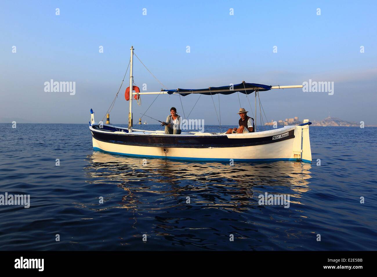 France Bouches du Rhône Marseille Capitale Européenne de la Culture 2013 une forte pêche avec Localanque îles de l'archipel de Banque D'Images