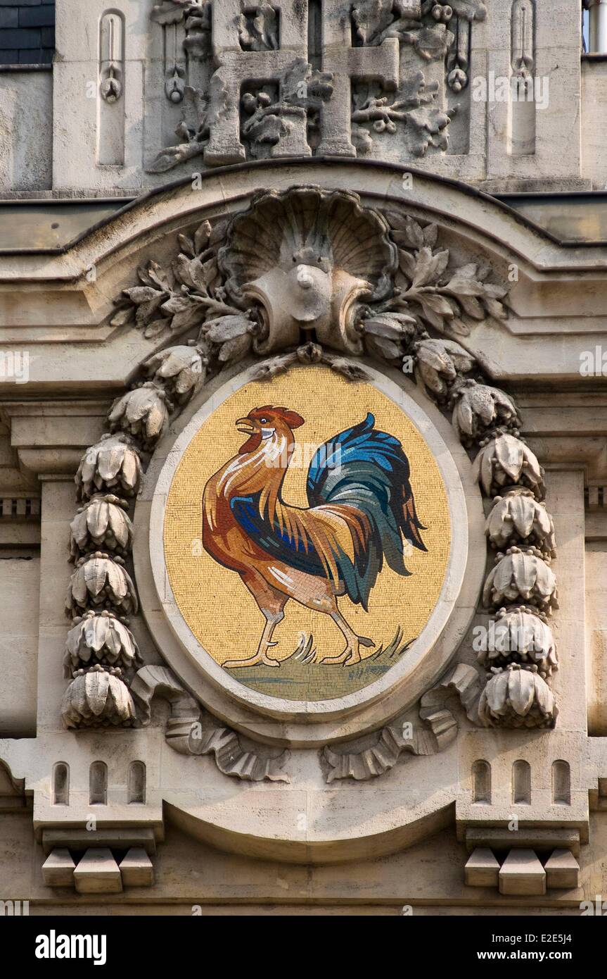 France, Côte d'Or, Dijon, Place Grangier, façade de la poste, mosaïque  représentant un coq Photo Stock - Alamy