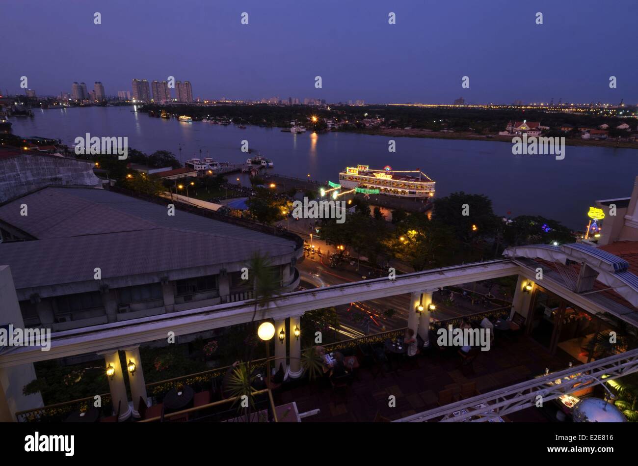 Vietnam, Ho Chi Minh Ville, bateau restaurant sur les bords de la rivière Saigon Banque D'Images
