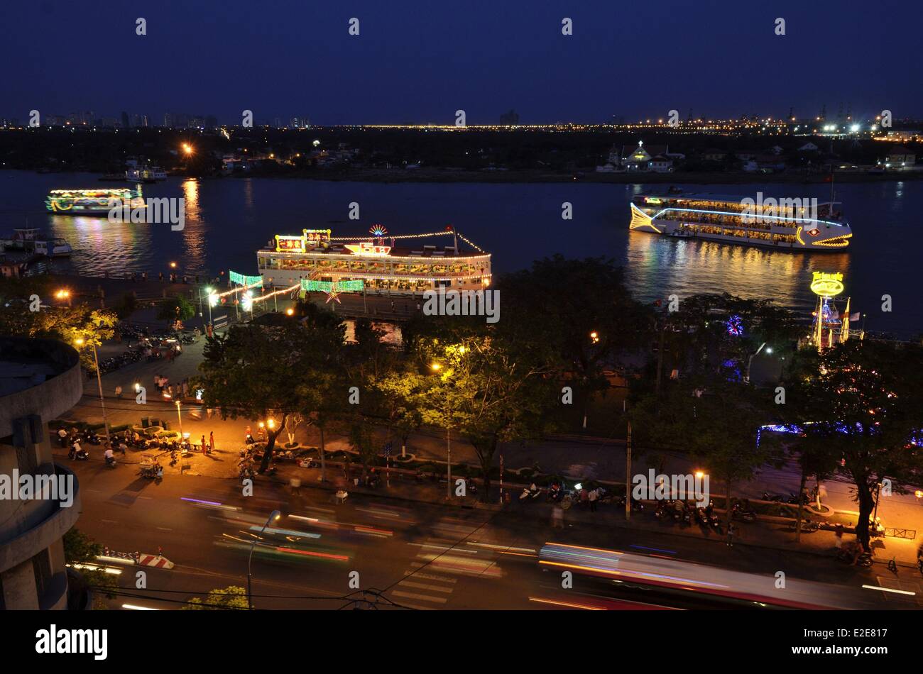 Vietnam, Ho Chi Minh Ville, bateau restaurant sur les bords de la rivière Saigon Banque D'Images