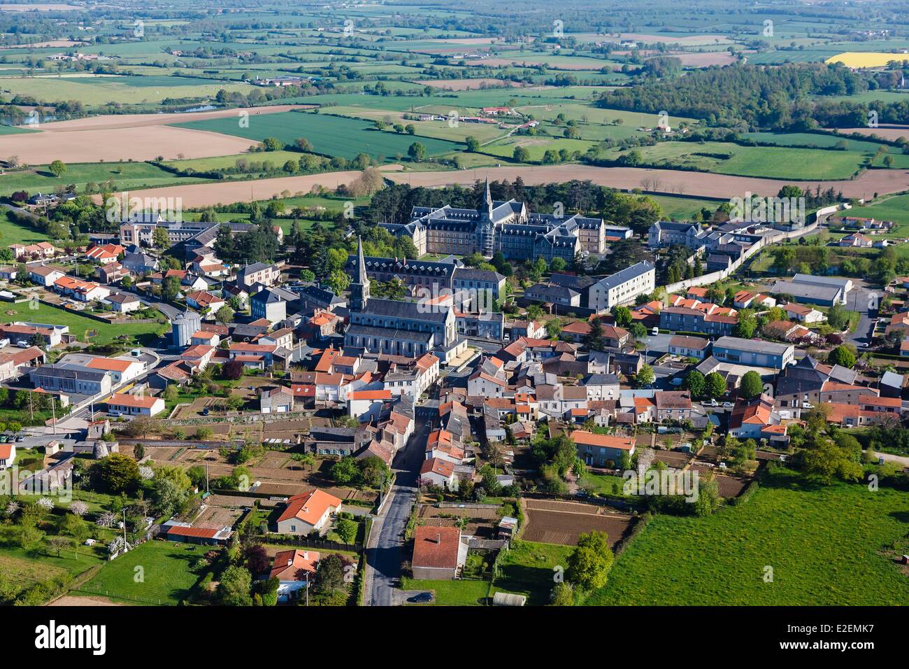 La France, dans le Maine et Loire, La Salle de Vihiers (vue aérienne) Banque D'Images