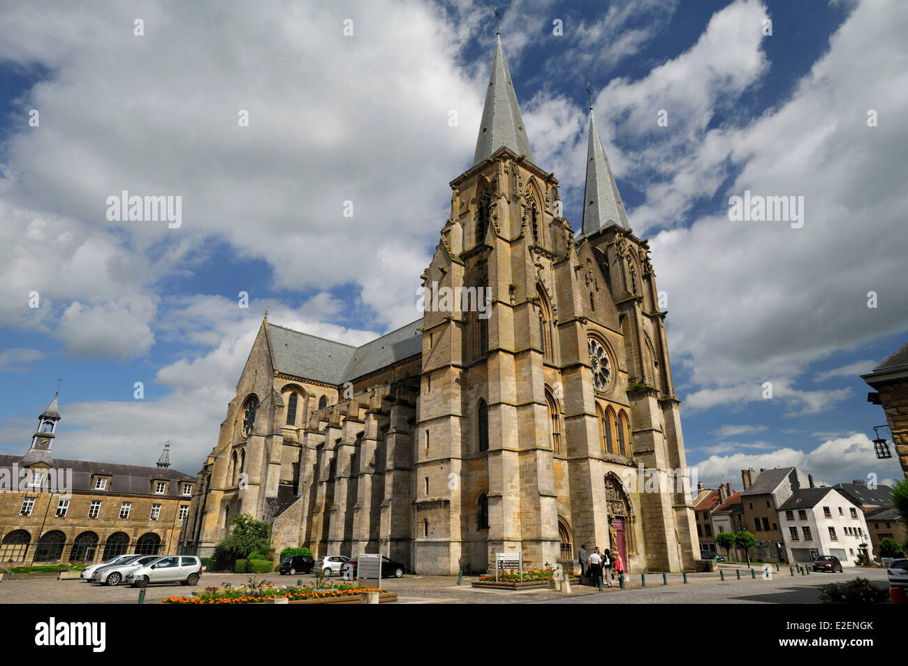 La France De L Ardennes Mouzon Eglise Abbatiale Notre Dame Photo Stock Alamy