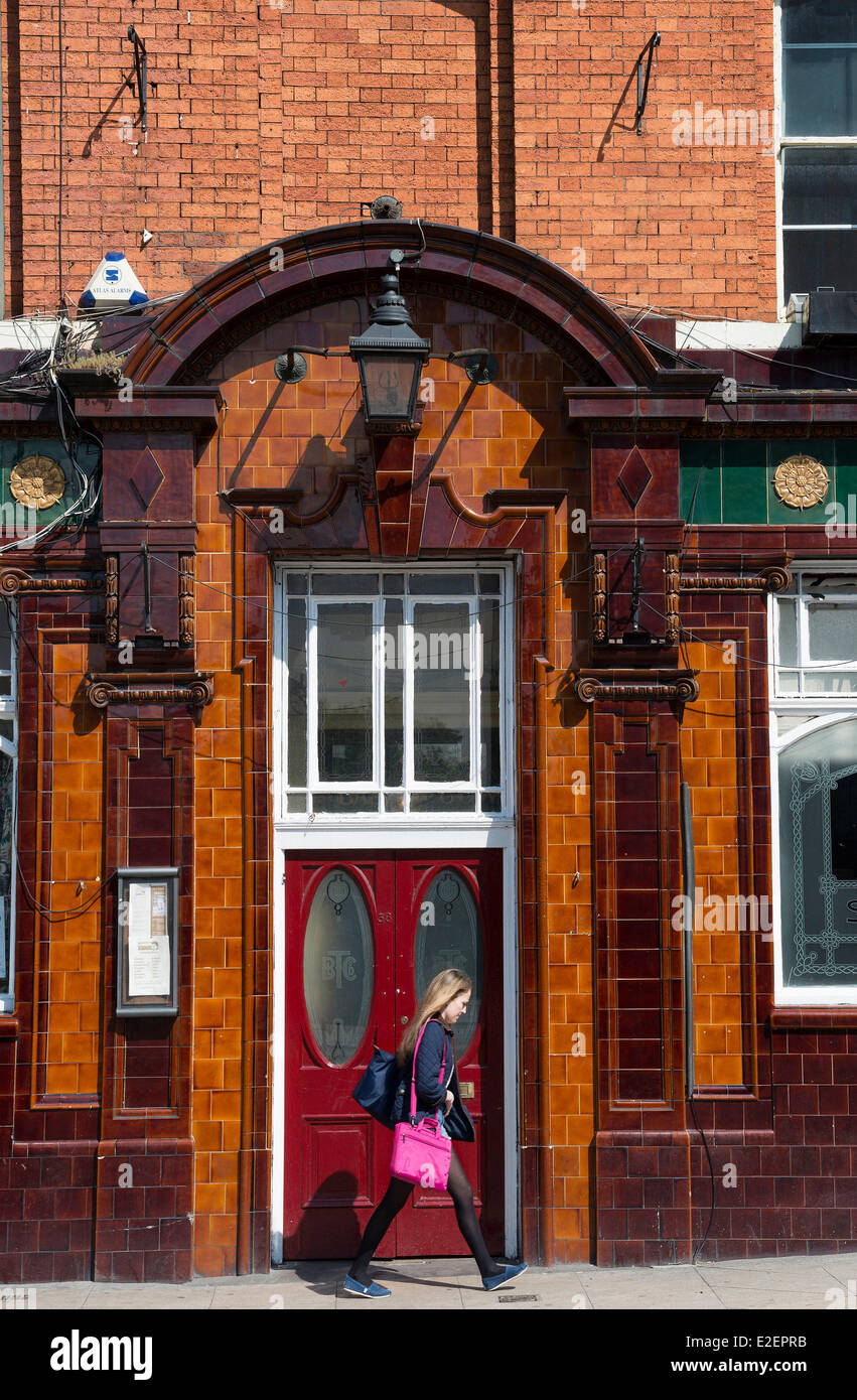 Royaume-uni, Manchester, l'Lass o' pub Gowrie est élu pub de l'année en 2012 pour ses divertissements Banque D'Images