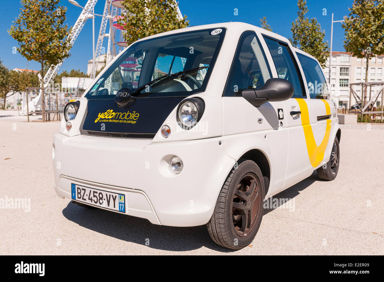 En France, en Charente Maritime, La Rochelle, Yelo, un système de partage  de voiture (Yelomobile Photo Stock - Alamy