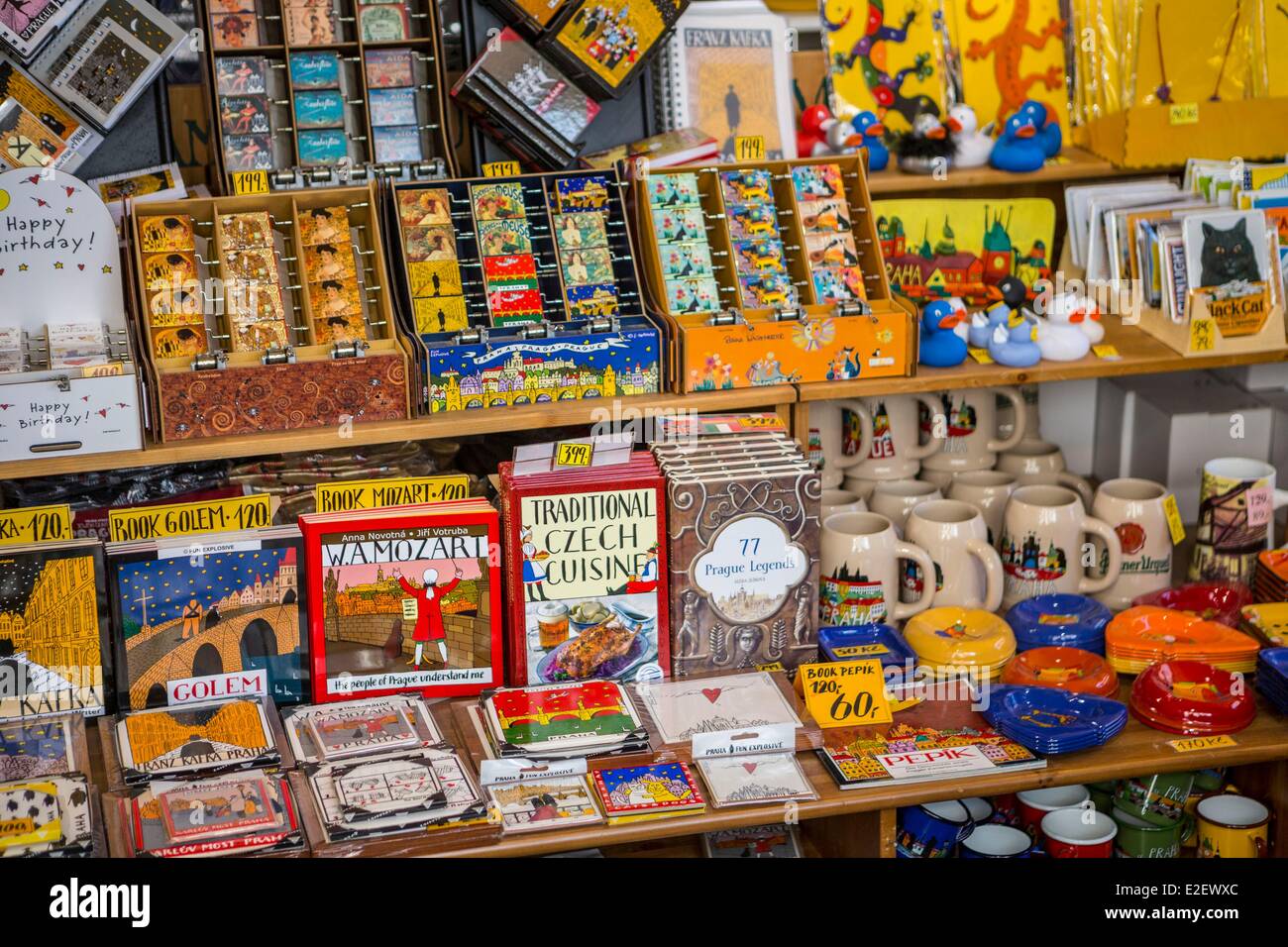 République tchèque, Prague, centre historique classé au Patrimoine Mondial par l'UNESCO, Mala Strana, la rue Neruda, magasins de souvenirs Banque D'Images