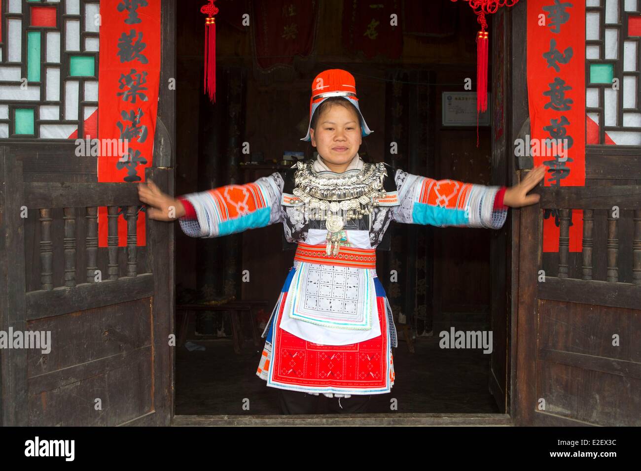 La Chine, la province du Guizhou, Matang, Gejia personnes en costume traditionnel Banque D'Images