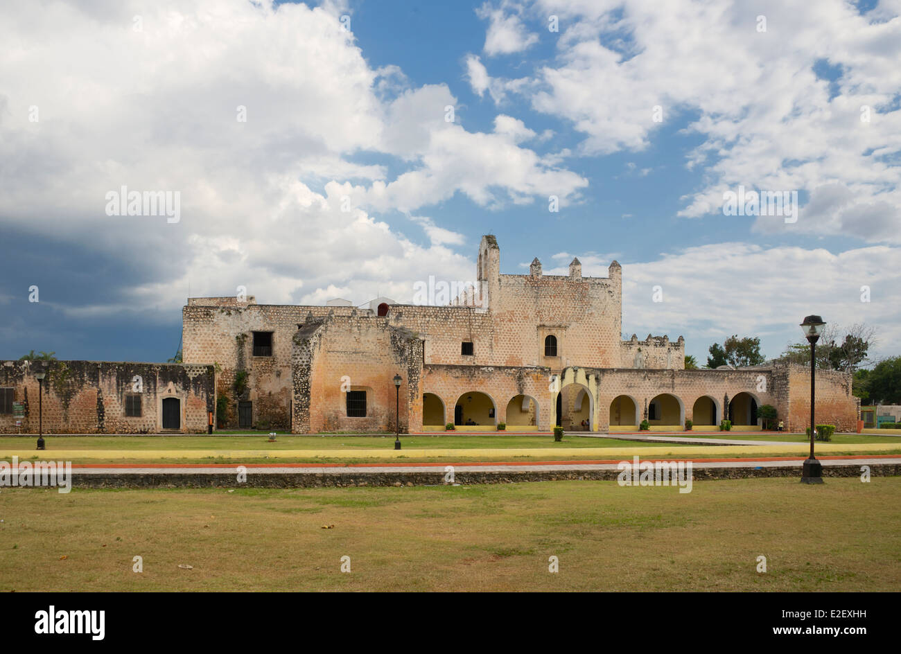 L'église de San Bernardino et couvent Sisal Yucatan Mexique Valladolid Banque D'Images