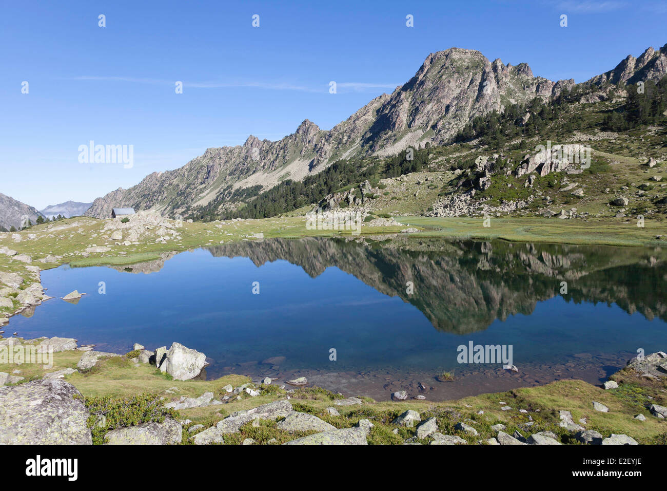 France, Hautes Pyrénées, Massif du Néouvielle, Bareges, Coueyla-Gran lake et Aygues-Cluses hut Banque D'Images