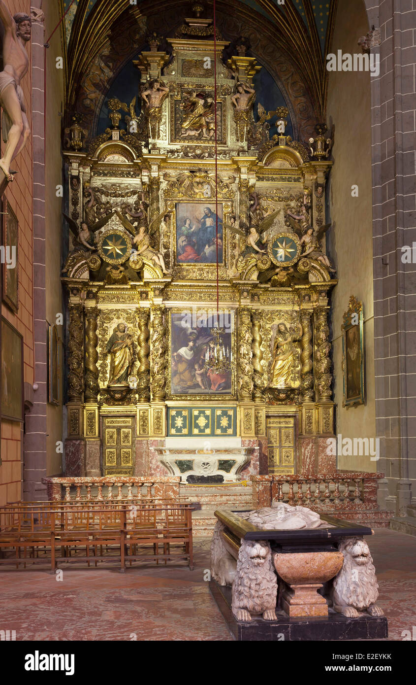 France Pyrenees Orientales Perpignan la cathédrale Saint-Jean 14ème siècle Sainte Julie et Sainte Eulalie chapelle et tombeau de de Banque D'Images France Pyrenees Orientales Perpignan la cathédrale Saint-Jean 14ème siècle Sainte Julie et Sainte Eulalie chapelle et tombeau de de Banque D'Images