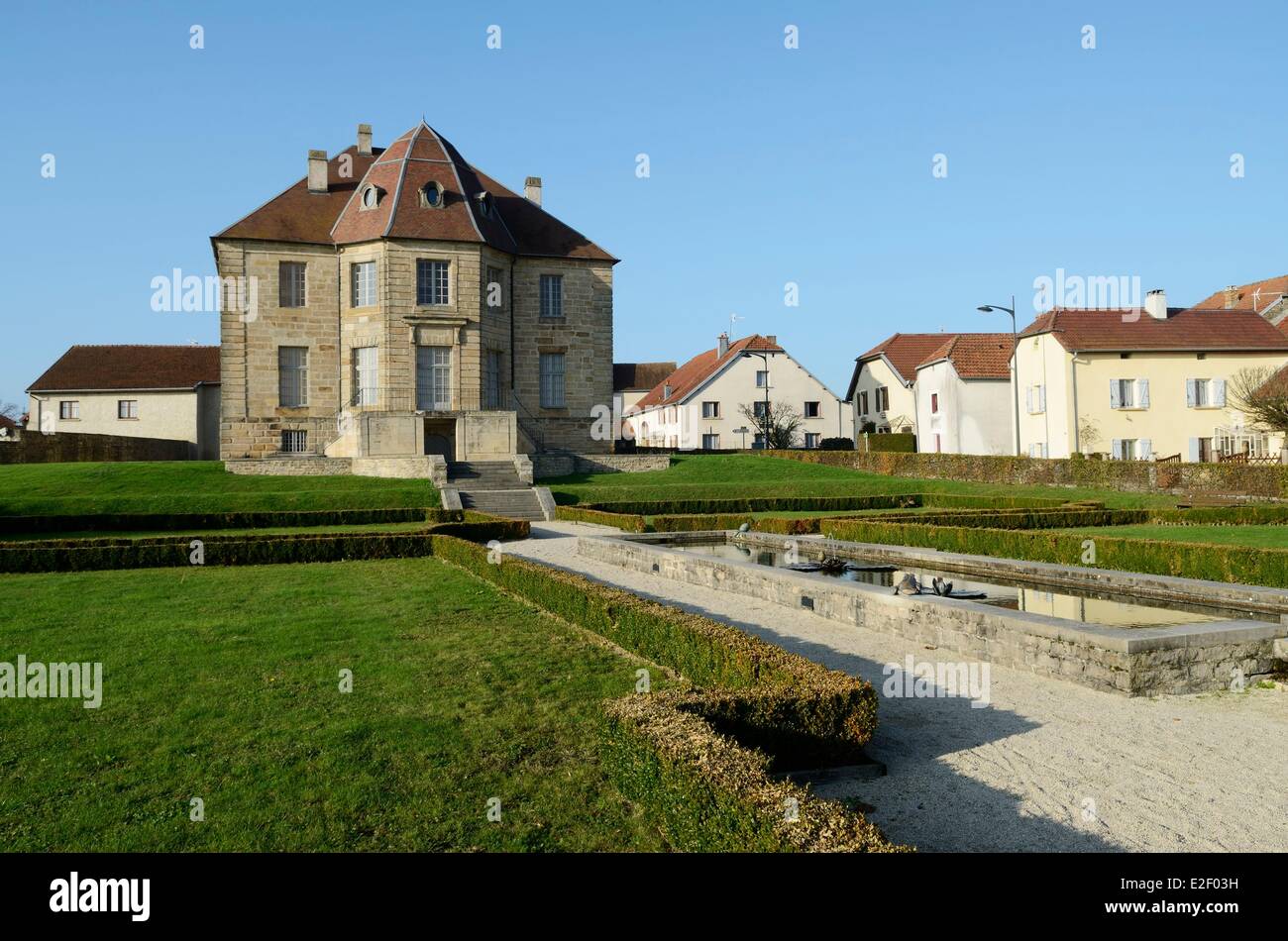 En France, la Haute Saône, Pusy Epenoux, hôtel de ville, château du 18e siècle, parc, étang, animaux, sculptures en bronze Pascal Coupot Banque D'Images