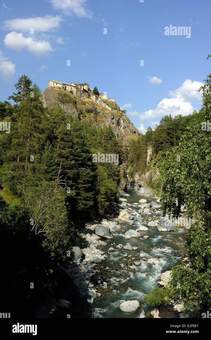 France, Hautes Alpes, Parc Naturel Régional du Queyras, le village de Château Queyras, château Banque D'Images
