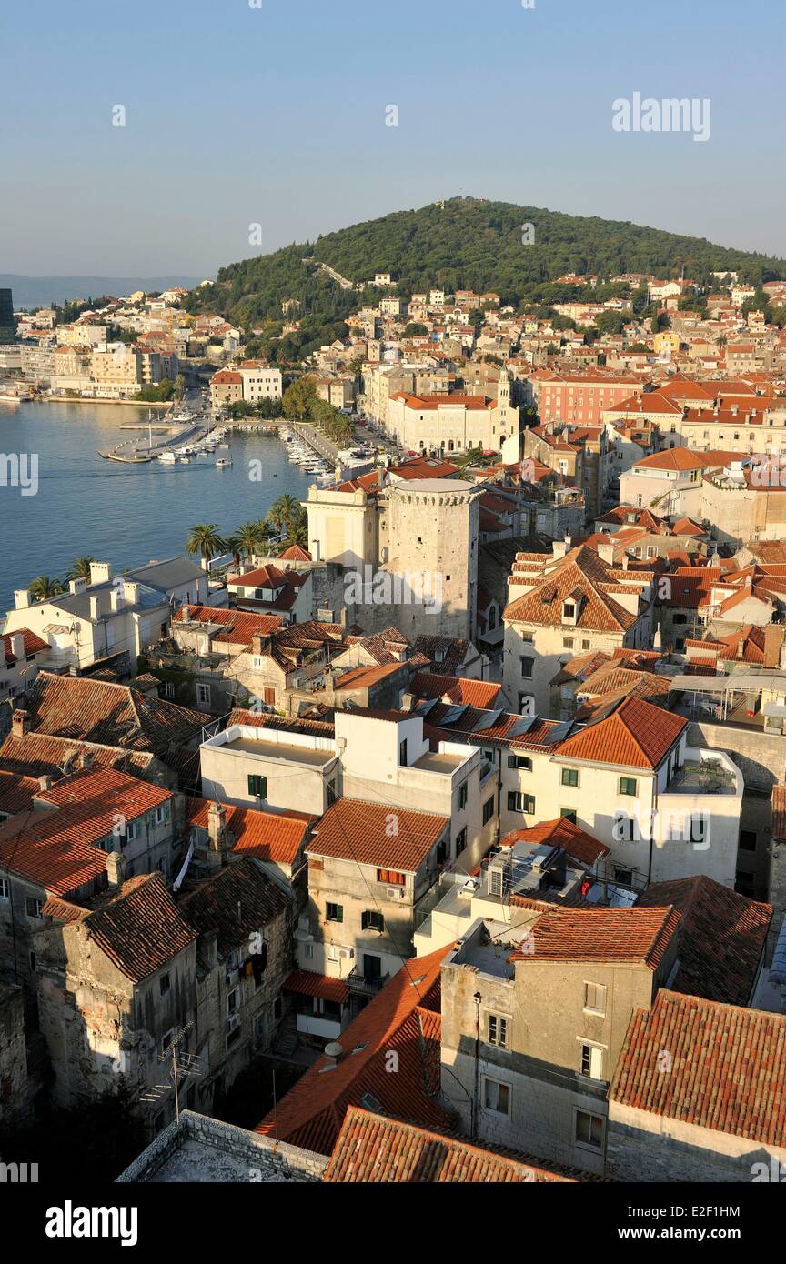 La Croatie, la côte dalmate, Split, vieille ville romaine classée au Patrimoine Mondial de l'UNESCO et Riva (ou promenade en bord de mer) Banque D'Images