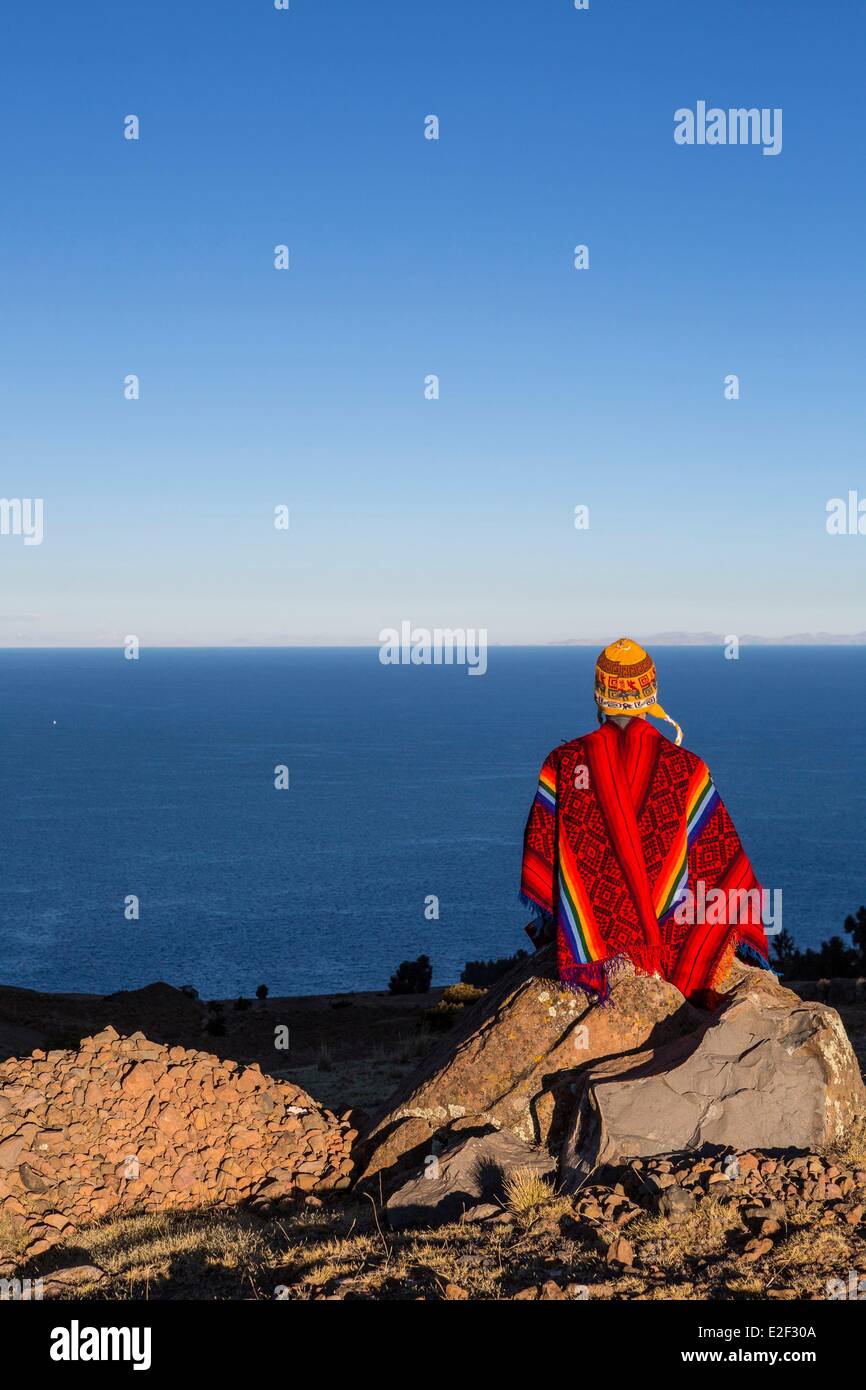 Le Pérou, Puno, Lac Titicaca, Province de l'Île Amantani, un poncho péruvien Banque D'Images