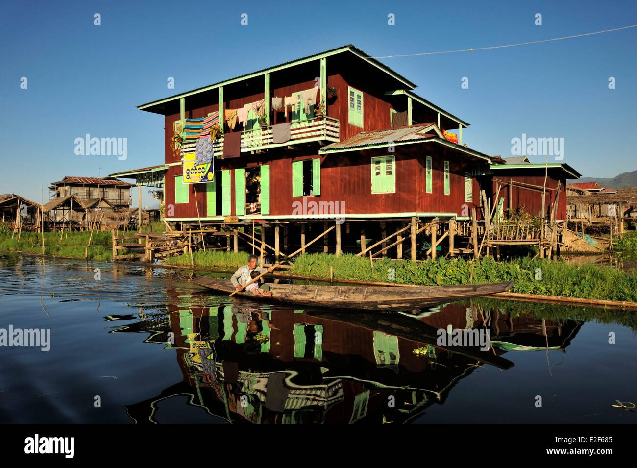 Myanmar (Birmanie), l'État Shan, au Lac Inle, village de Nam Pan, des maisons sur pilotis Banque D'Images