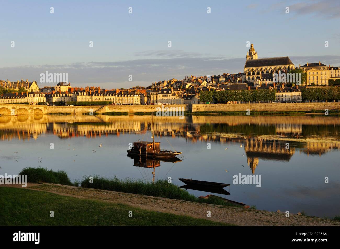 France Loir et Cher Val de Loire classé au Patrimoine Mondial par l'UNESCO Blois Pont Jacques Gabriel pont sur Loire et dans Banque D'Images