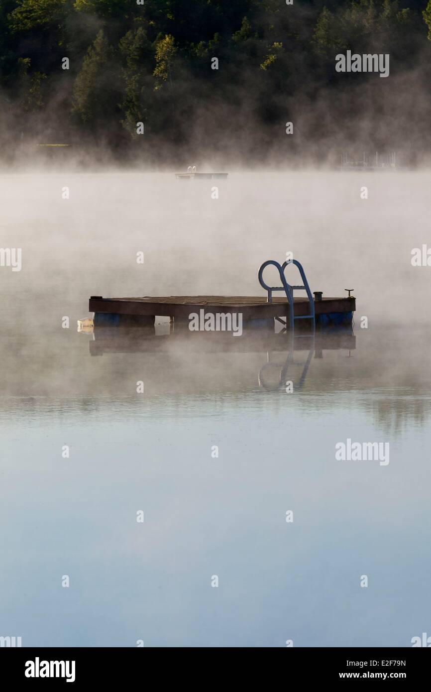 Canada, Québec, l'Estrie ou Estrie, brume du matin sur le lac Selby au sud de Dunham Banque D'Images