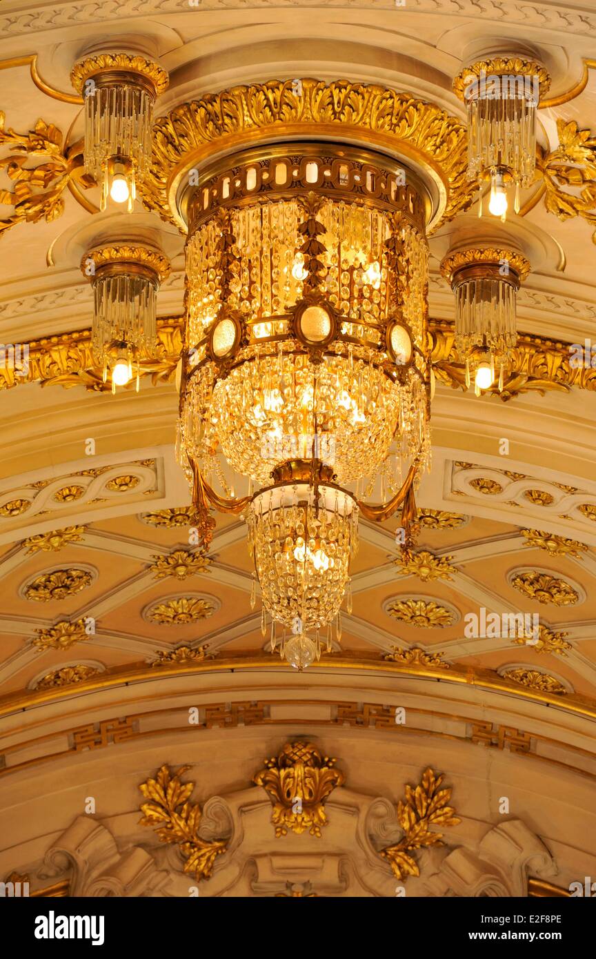 France, Nord, Lille, Opéra de Lille, l'accueil, d'un lustre central au plafond Banque D'Images