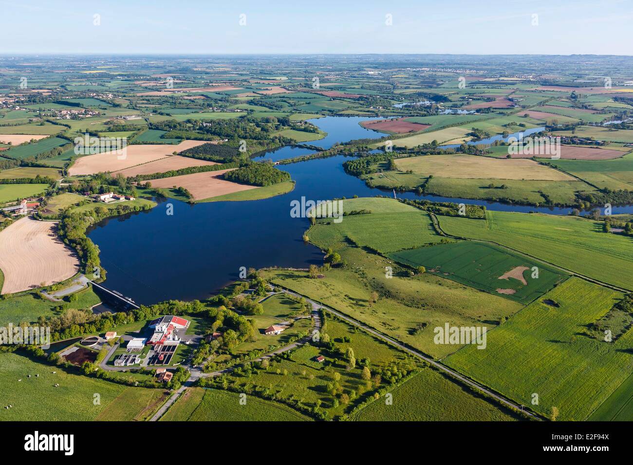 France, Vendée, Sigournais, Champigny-Le réservoir d'eau et traitement de l'eau complexe (vue aérienne) Banque D'Images