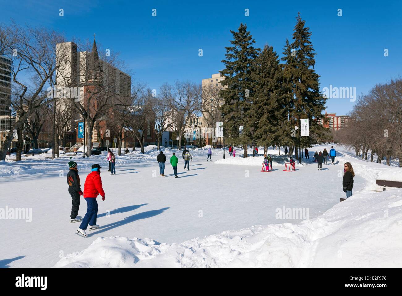 Canada Saskatchewan Saskatoon Centre ville croissant Spadina South Saskatchewan River Kiwanis banques urbaines Memorial Park Banque D'Images