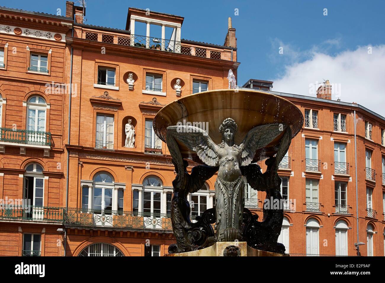 France Haute Garonne Toulouse centre historique fontaine de la Trinité (Trinité) Fontaine sur la France Haute Garonne Toulouse centre historique fontaine de la Trinité (Trinité) Fontaine sur la