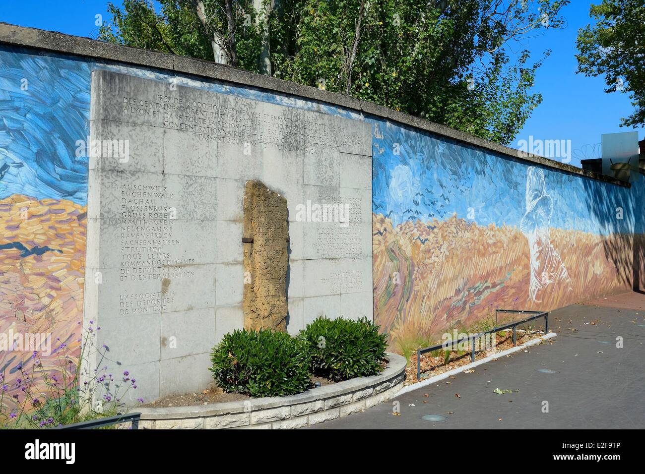 France, Rhône, Lyon, la Prison Montluc, Mémorial Jean Moulin, héros de la résistance peint sur le mur extérieur de l'enceinte Banque D'Images