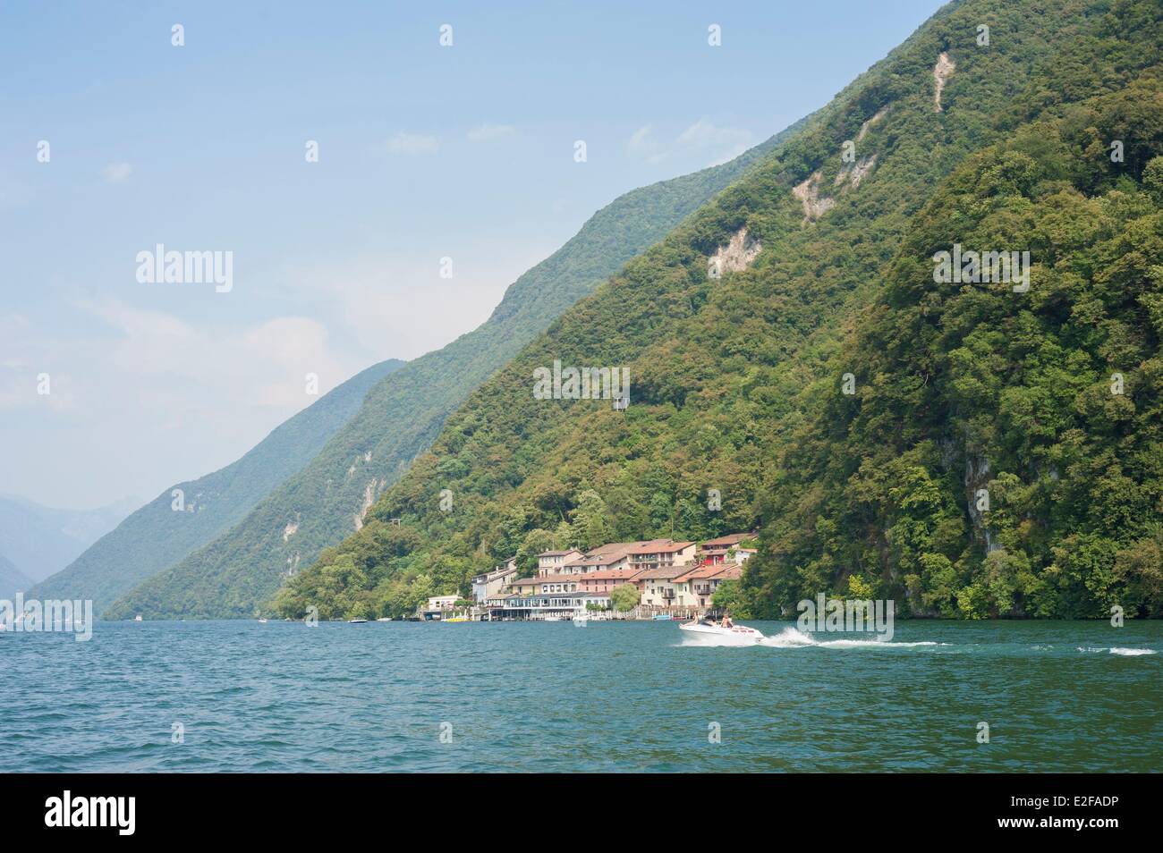 Suisse, Tessin, Lugano, lac à partir d'un voilier Banque D'Images
