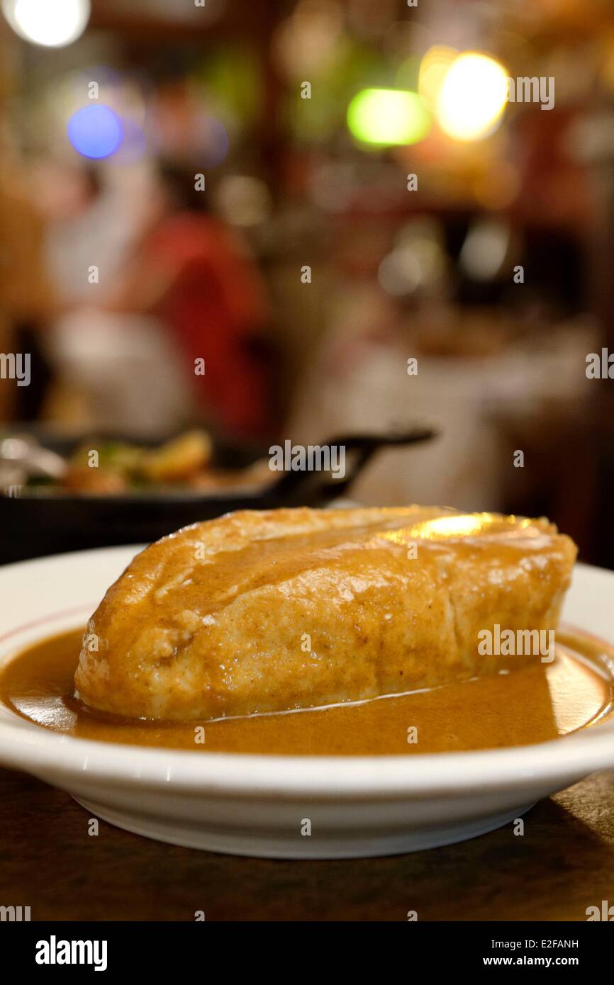 France, Rhône, Lyon, Restaurant bouchon lyonnais Le Garet, Quenelles de brochet (Quenelle de