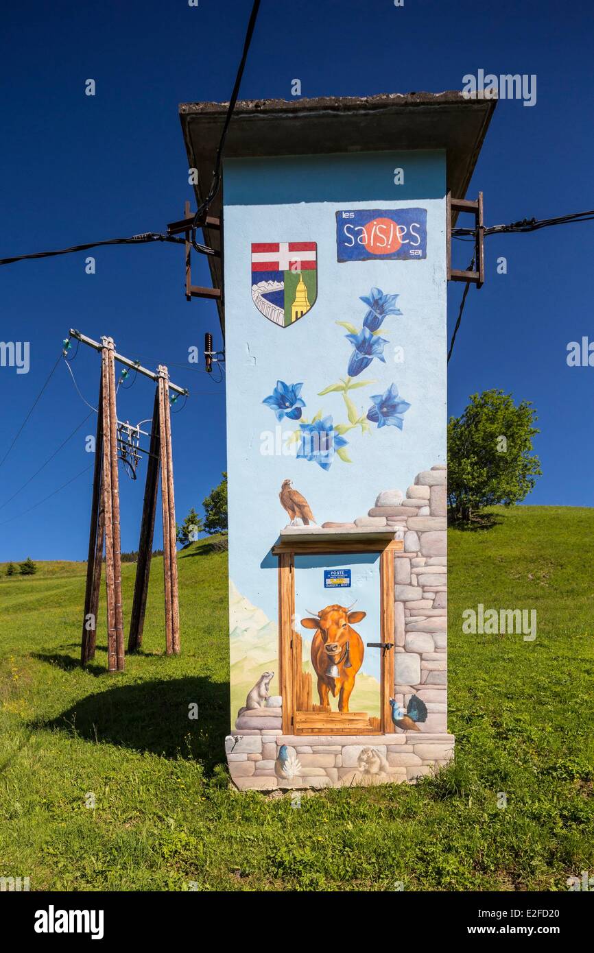 France, Savoie, Les Saisies, fresque de Annie Berthet sur transformateur électrique Banque D'Images