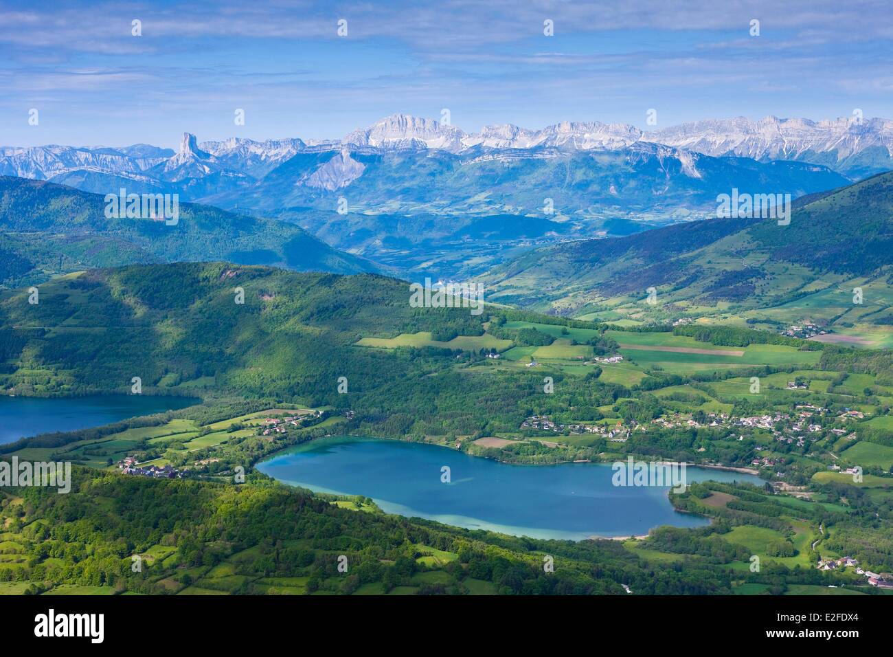 France, Isère, la Matheysine lacs de Laffrey avec falaises du Vercors en  arrière-plan Photo Stock - Alamy