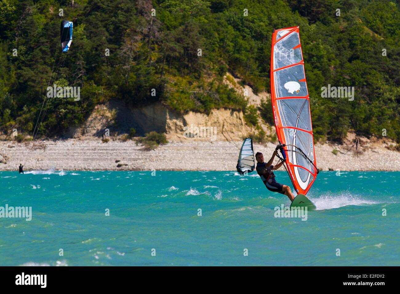 France, Isère, planche à voile sur le Lac Monteynard Photo Stock - Alamy