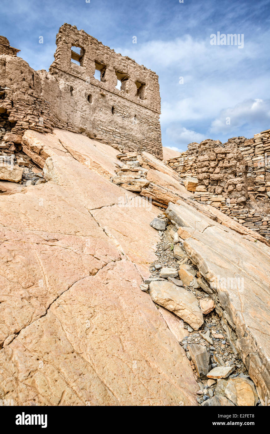 Droit de ruines et de roches dans Birkat al mud en Oman Banque D'Images