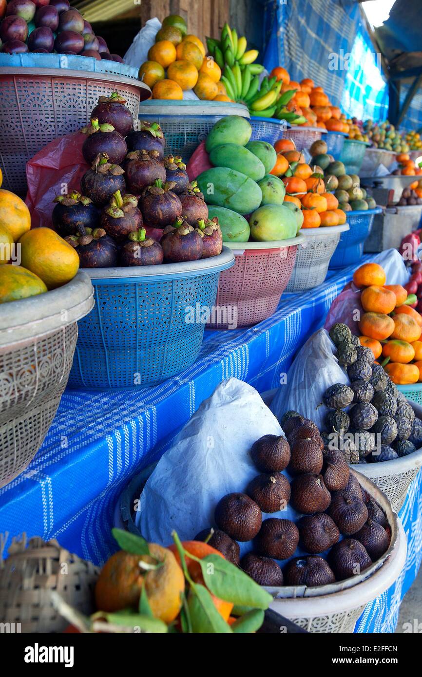 L'INDONÉSIE, Bali, près du Lac Batur, vente de fruits Banque D'Images