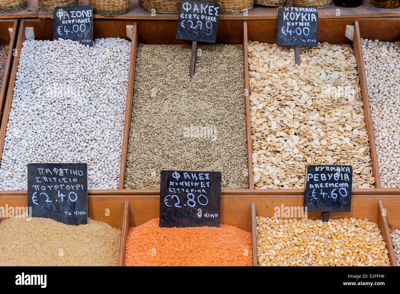 Chypre, Limassol, marché, légumineuses (lentilles, haricots, maïs, blé concassé) Banque D'Images