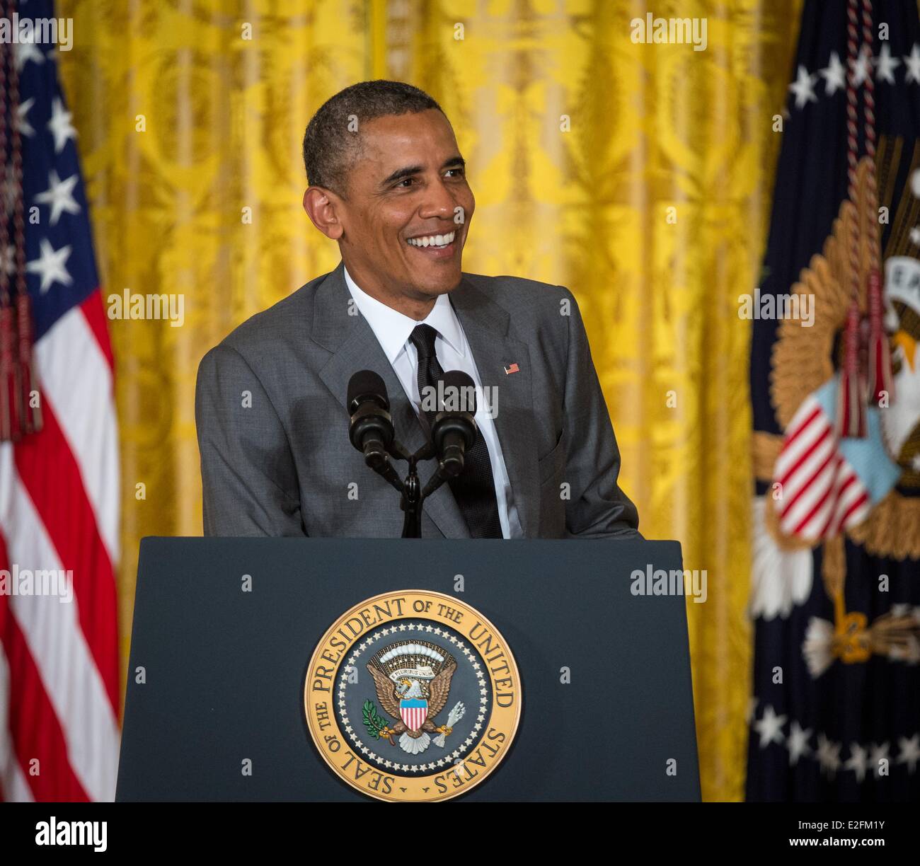 Le président américain Barack Obama offre ses remarques à la première Maison Blanche Maker Faire, qui regroupe des étudiants, des entrepreneurs et des citoyens ordinaires qui sont à l'aide de nouveaux outils et techniques pour lancer de nouvelles entreprises à la Maison Blanche le 18 juin 2014 à Washington, DC. Banque D'Images