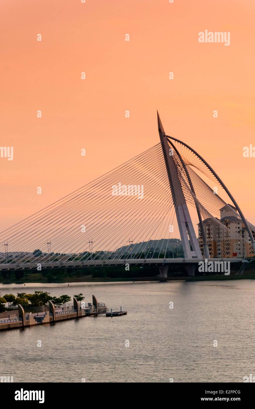 La Malaisie Putrajaya Putrajaya lake Seri Wawasan Bridge Banque D'Images