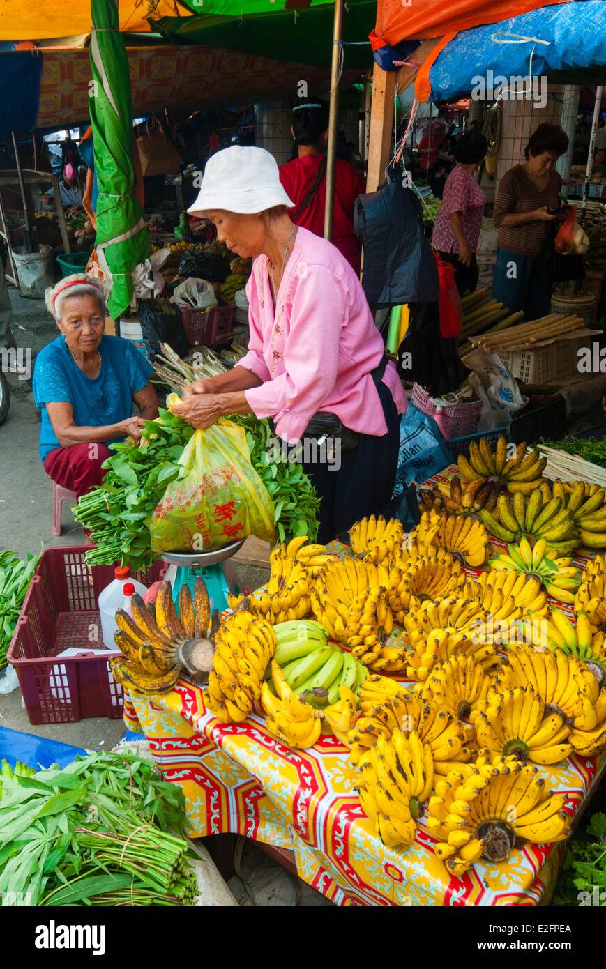 Malaisie Bornéo Malaisien Sarawak Kuching État vendeur de bananes du marché alimentaire Banque D'Images