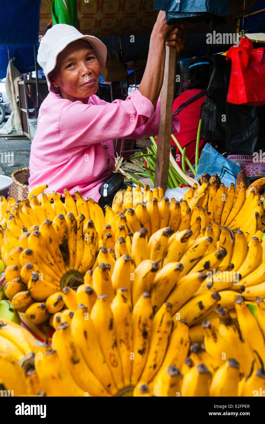 Malaisie Bornéo Malaisien Sarawak Kuching État vendeur de bananes du marché alimentaire Banque D'Images