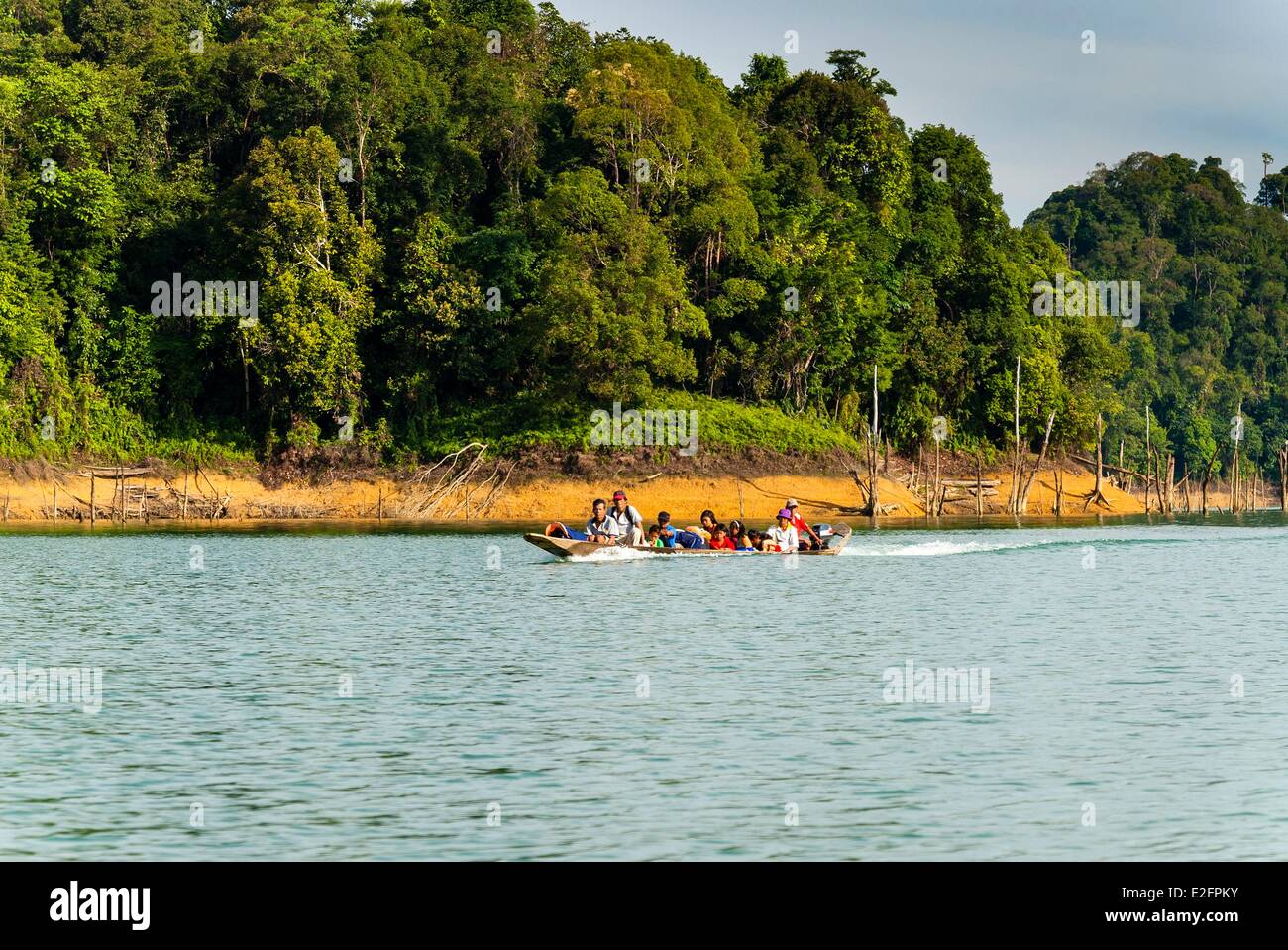 Malaisie Bornéo Malaisien Sarawak State Lake Batang Ai Batang Ai canot Parc National Banque D'Images