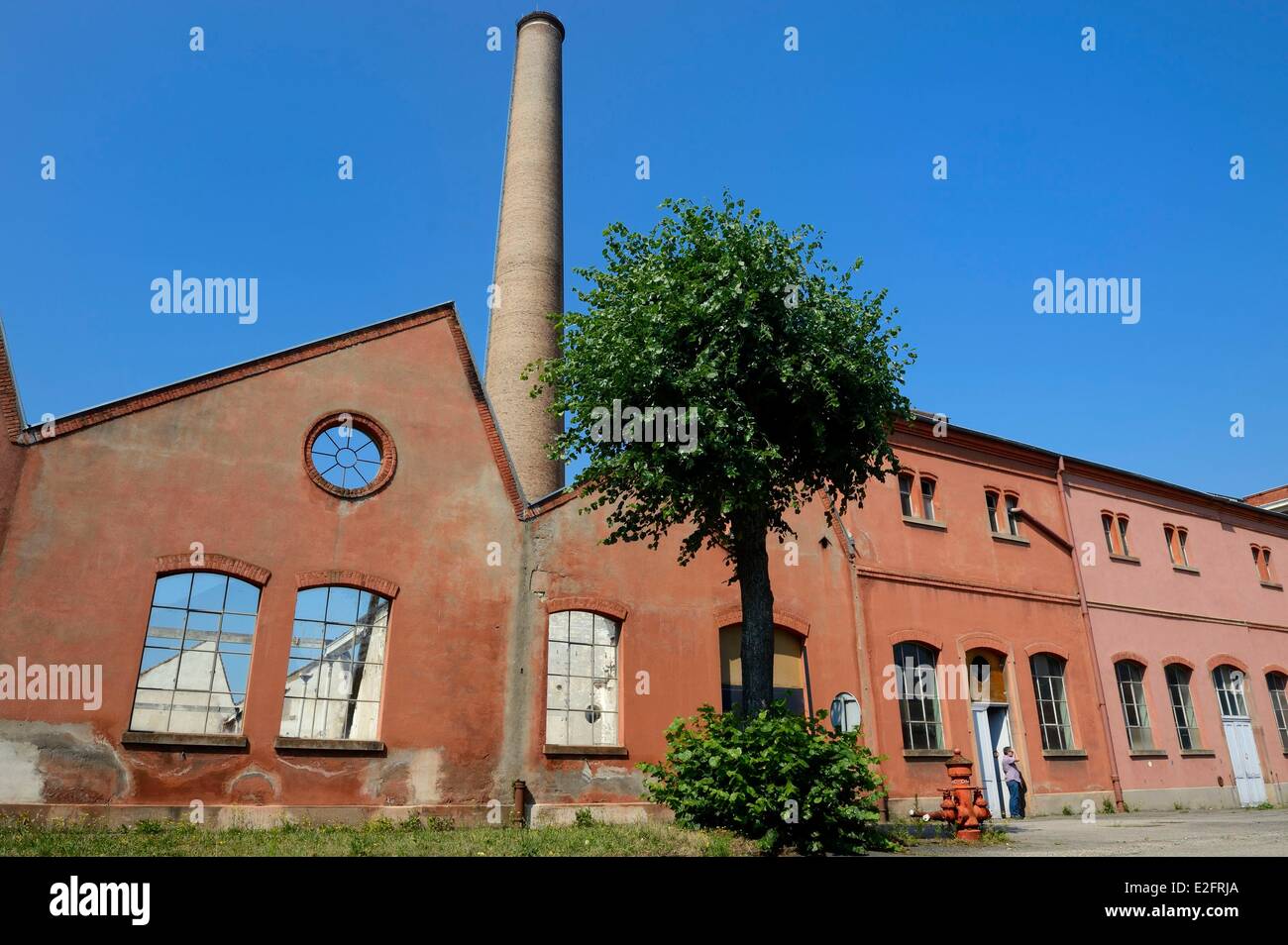 France Haut Rhin Mulhouse bâtiments désertés partiellement de la DMC (Dollfus-Mieg et compagnie) entreprise textile l'usine et un Banque D'Images