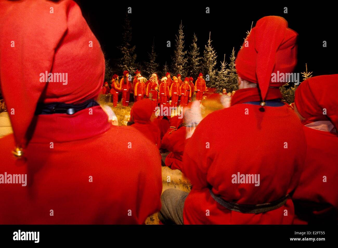 Finlande Laponie Rovaniemi Santa Claus Village des elfes la participation à un spectacle de Noël Banque D'Images