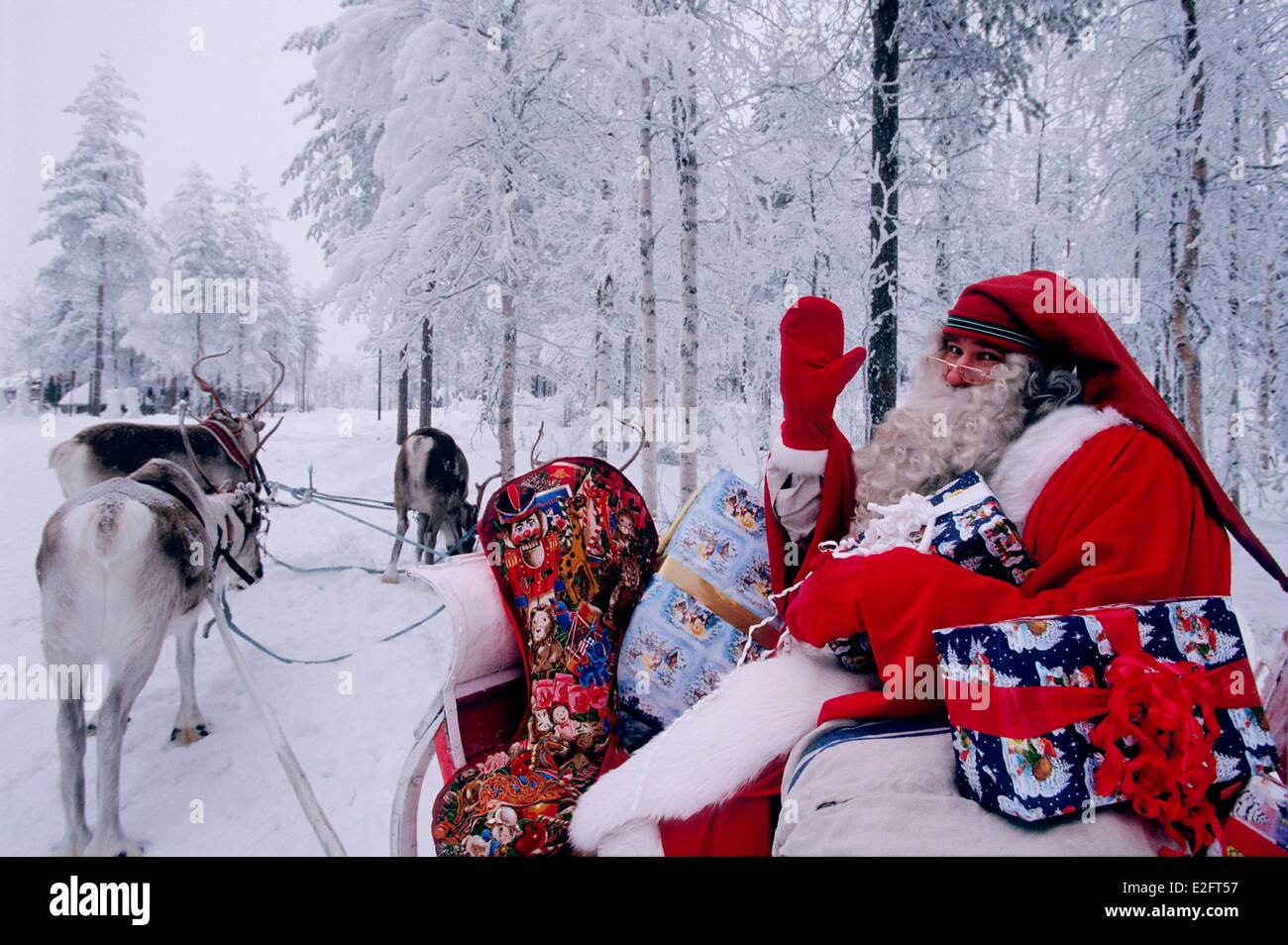 Finlande Laponie Rovaniemi Santa Claus Village' sur son traîneau du Père Noël, laissant sur son voyage de distribution Banque D'Images