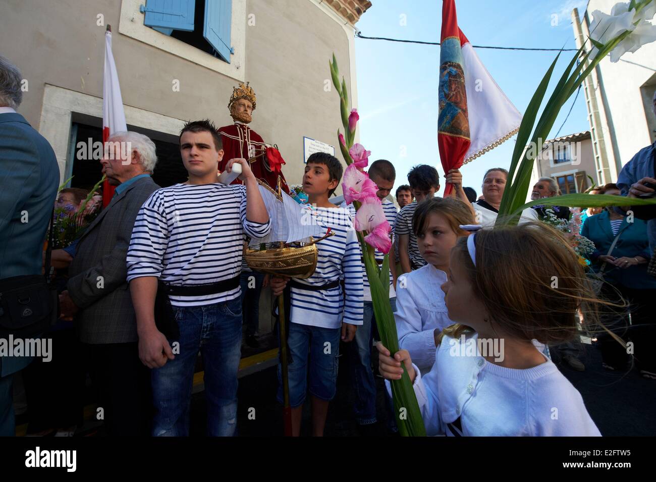 France Aude Gruissan fête des pêcheurs Saint Pierre début de la procession vers l'église Banque D'Images